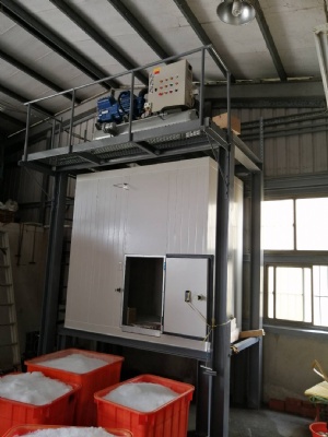 Mr. Xu from Jiang* Company purchased 5T freshwater flake ice machine from the company